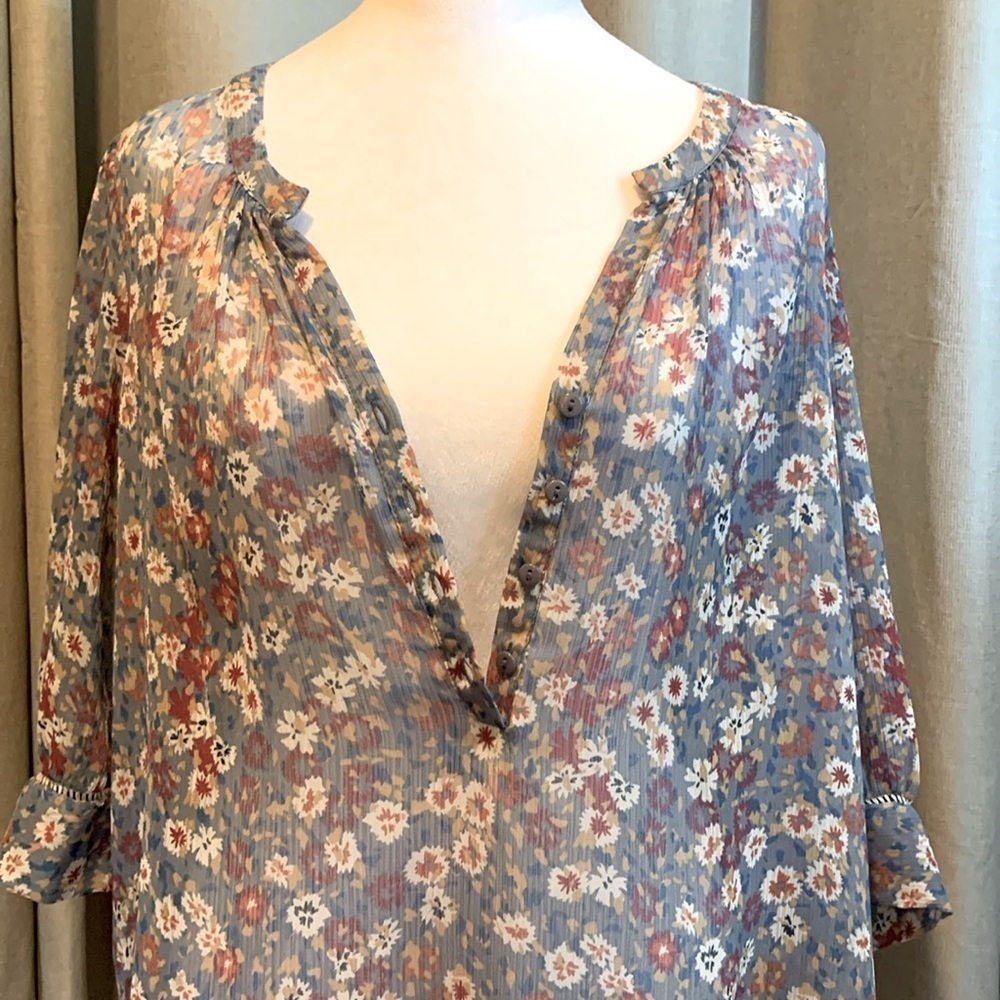 NWOT - Staring At Stars Sheer Flowy Blue Floral V-neck Blouse Size Small - Picture 9 of 15